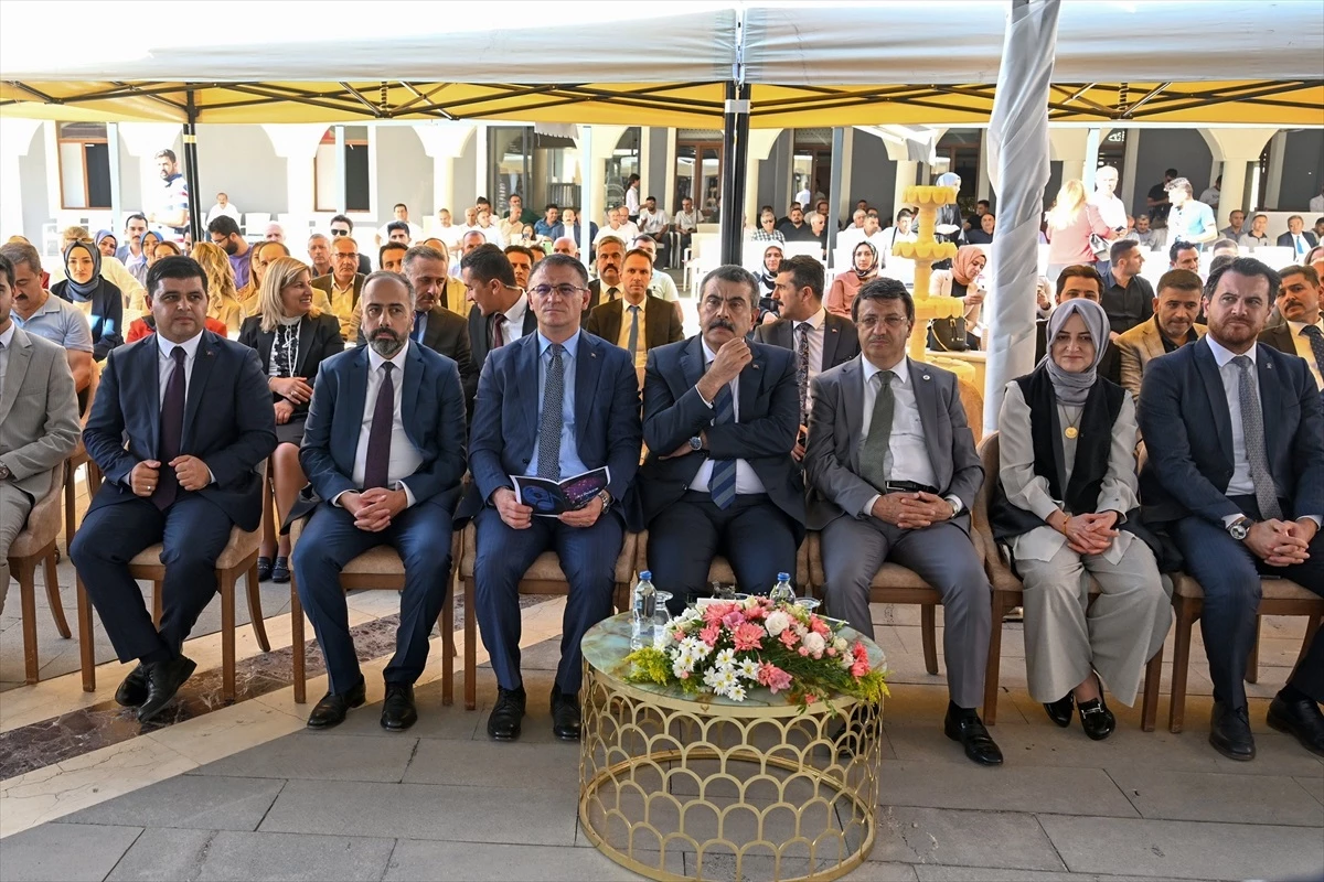 Milli Eğitim Bakanı Yusuf Tekin, Van\'da öğretmenlerle buluştu