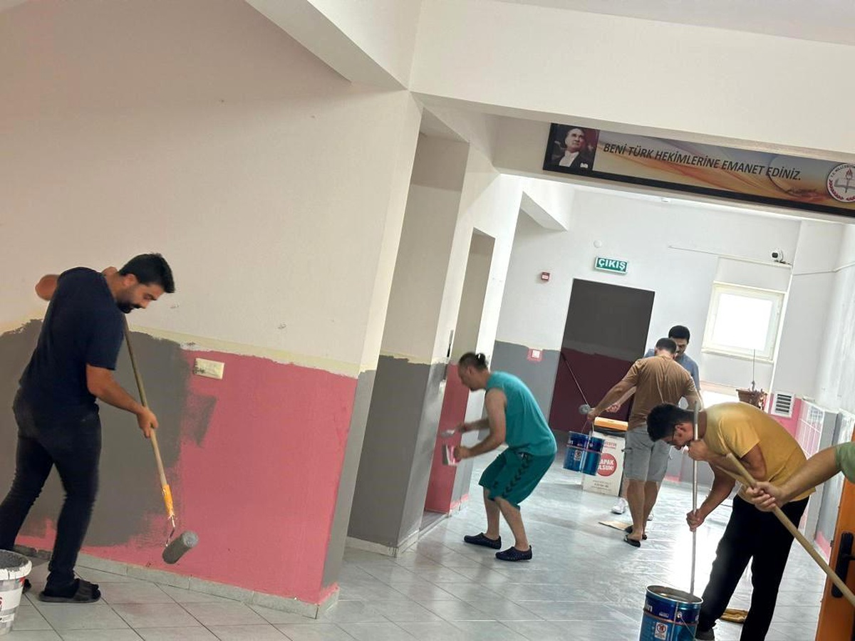Silivri\'de öğretmenler ve veliler okulu boyadı
