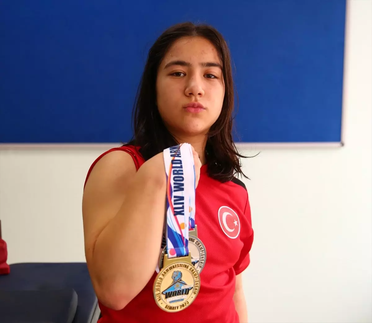 Giresunlu Öğrenci Bilek Güreşinde Şampiyon Oldu