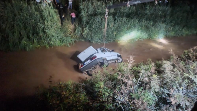 Şanlıurfa'da otomobil sulama kanalına devrildi! Anne ve 2 çocuğu araç içinde sıkışarak hayatını kaybetti