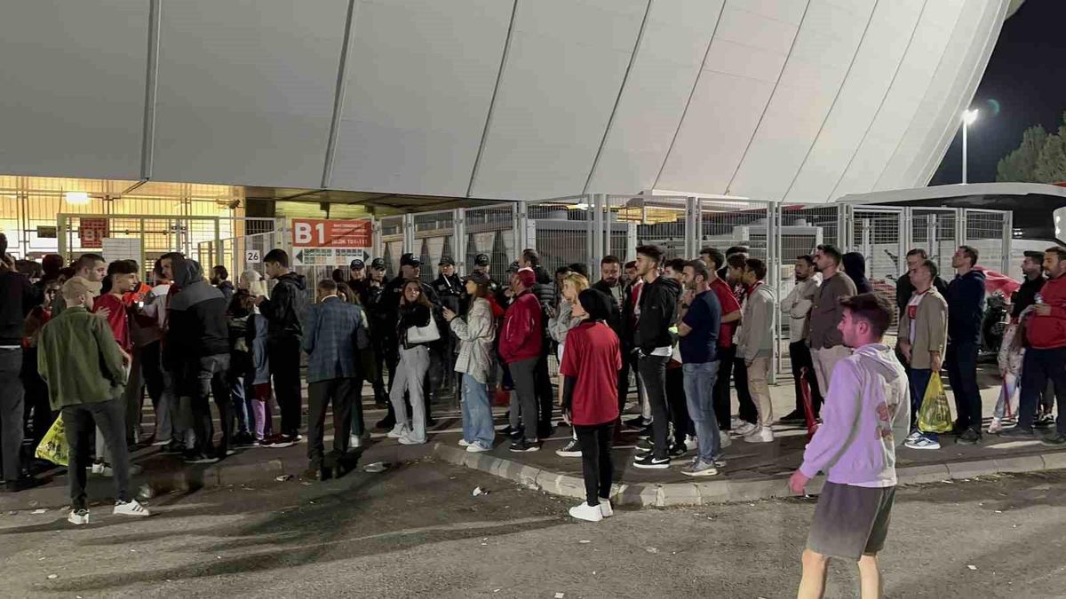 Taraftarlar Stadyuma Giremedi, Maçı Kaçırdı