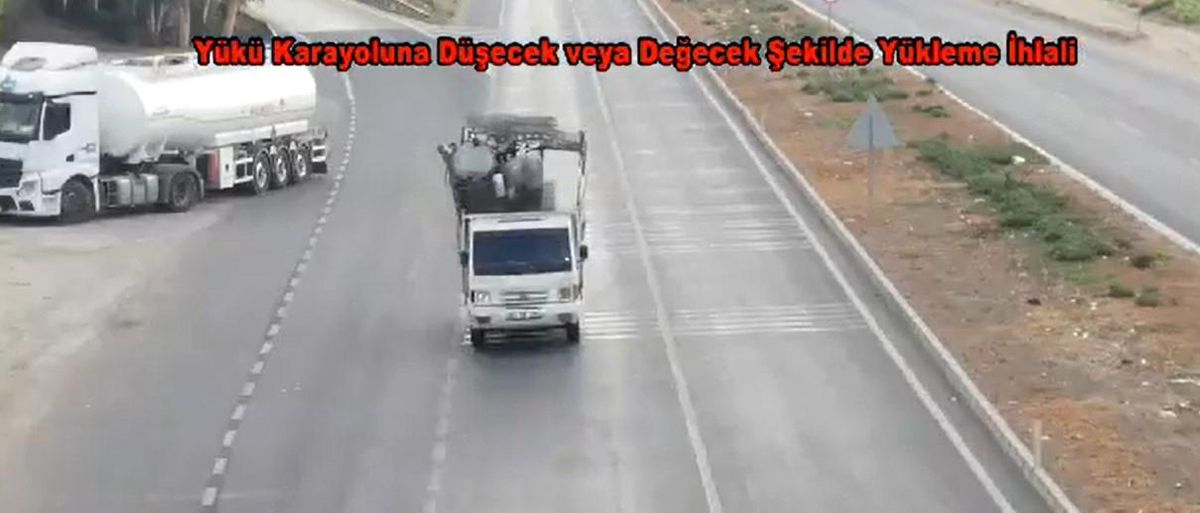 Adana Emniyet Müdürlüğü Trafik Denetleme Şube Ekipleri Dron Kullanarak Kontrol Yaptı