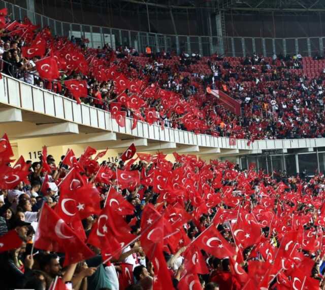 Tüyler diken diken! Türkiye-Ermenistan maçında görsel şölen Tüyler diken diken! Türkiye-Ermenistan maçında görsel şölen