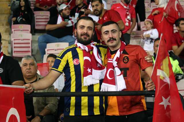 Tüyler diken diken! Türkiye-Ermenistan maçında görsel şölen Tüyler diken diken! Türkiye-Ermenistan maçında görsel şölen