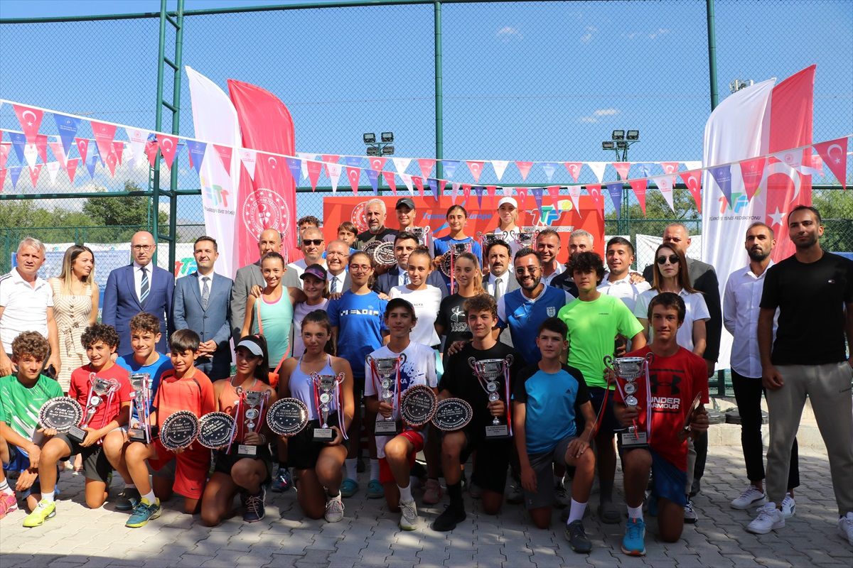 Uluslararası 14 Yaş ve Altı Ergan Cup Tenis Turnuvası, Erzincan\'da tamamlandı