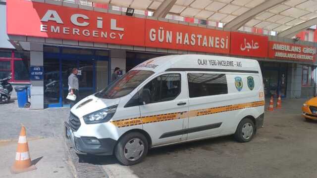 Yasak aşk iddiası! Hastaneyi basıp eşiyle birlikte çalışan temizlik görevlisini defalarca bıçakladı Yasak aşk iddiası! Hastaneyi basıp eşiyle birlikte çalışan temizlik görevlisini defalarca bıçakladı