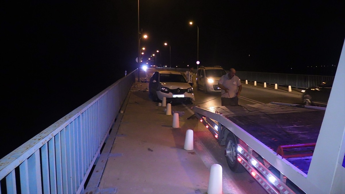 Adana\'da Balık Tutarken Otomobilin Çarptığı 3 Kişi Yaralandı