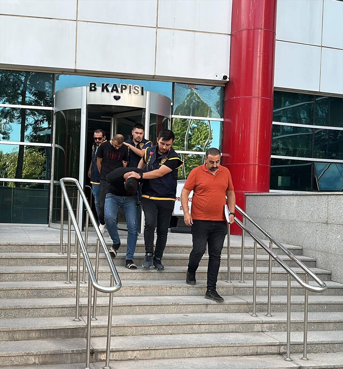 Adıyaman\'da silahlı kavga: 3 yaralı, 2 şüpheli gözaltında