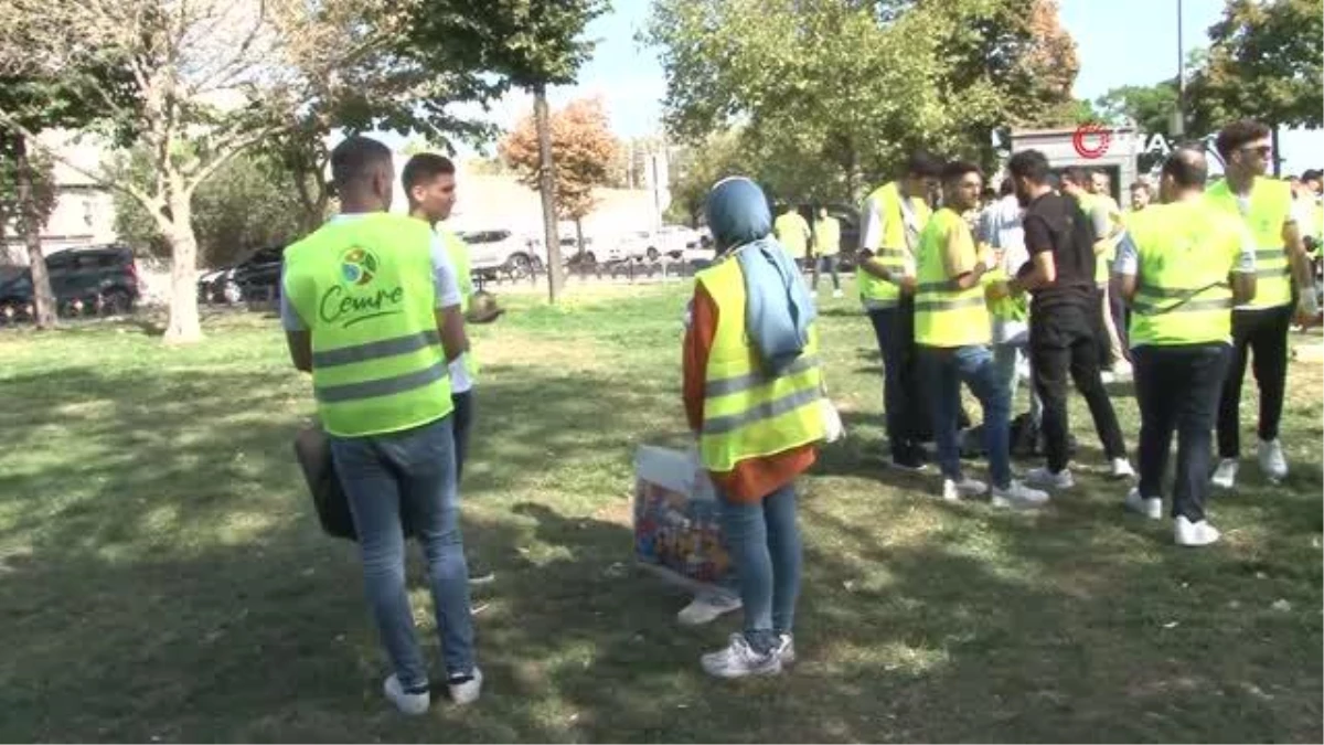 AK Parti İl Gençlik Kolları\'ndan Caddebostan\'da çevre temizliği