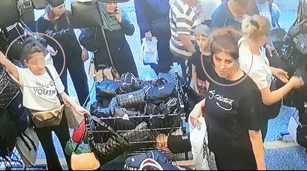 Anne ile kızının organize çanta hırsızlığı güvenlik kamerasına yansıdı