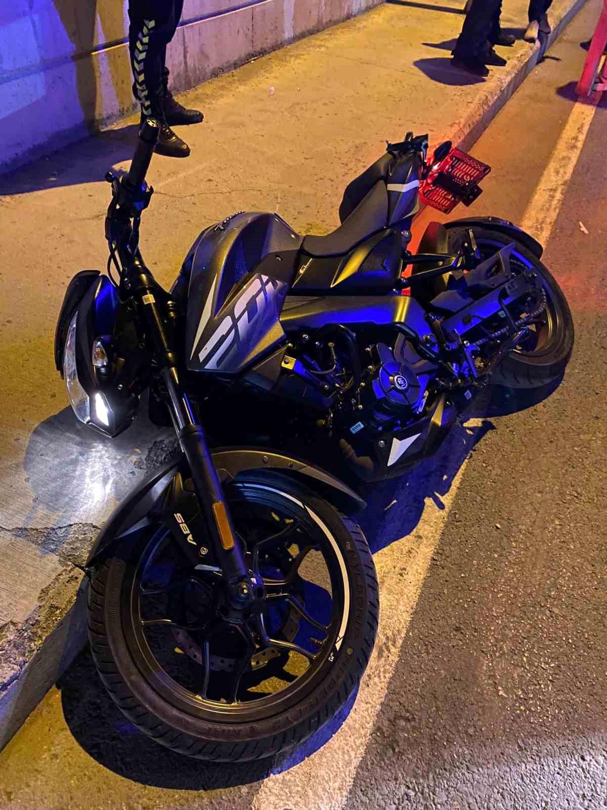 Bağcılar\'da motosiklet çalan hırsızlar polis tarafından yakalandı