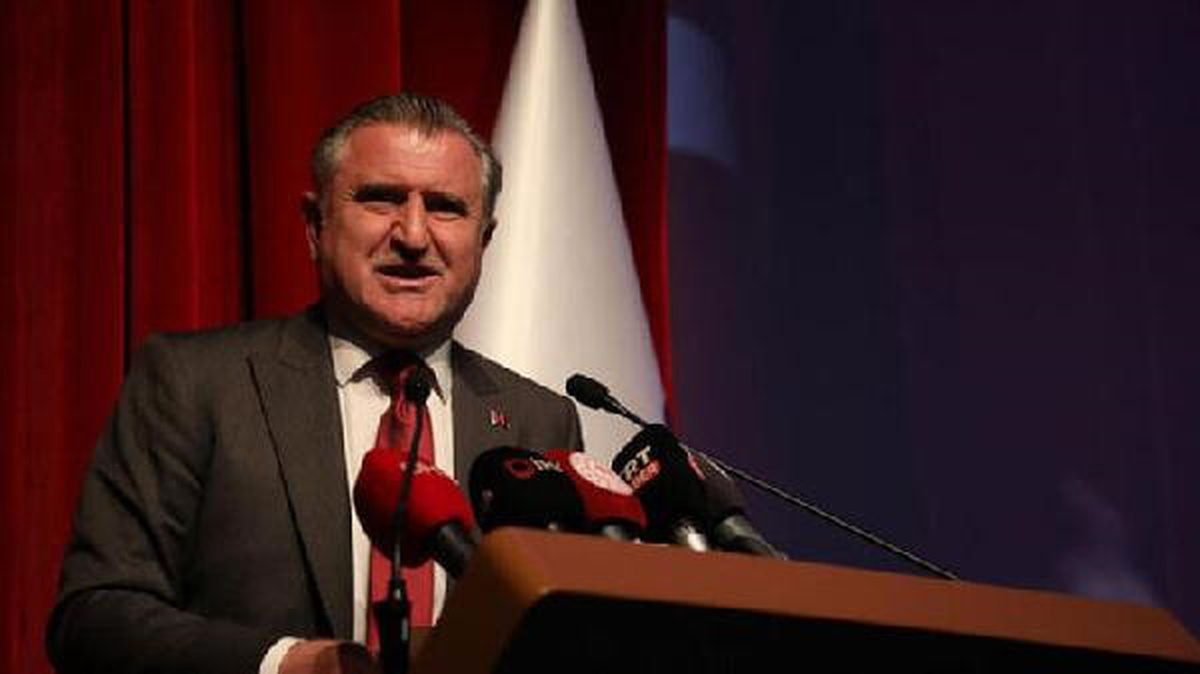 Genç Yüzücü Kuzey Tunçelli\'ye Tebrik Mesajı