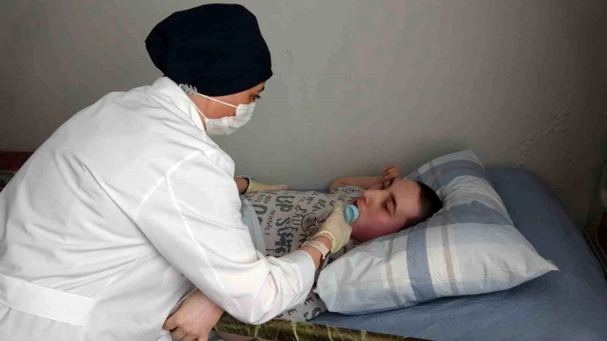 Tuzla Belediyesi Yatalak Hastalara Refakat Hizmeti Sunuyor
