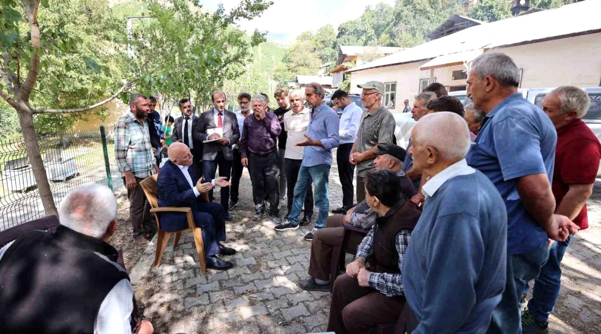 Erzurum Büyükşehir Belediye Başkanı Mehmet Sekmen İspir ve Pazaryolu\'nda vatandaşlarla bir araya geldi