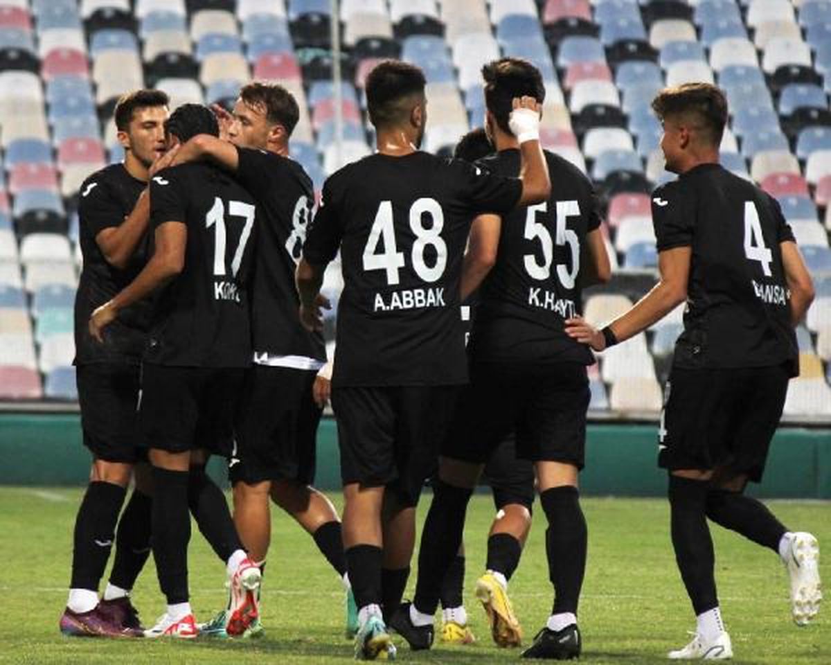 Bornova 1877, Bayburt Özel İdare Spor\'u 5-1 Mağlup Etti