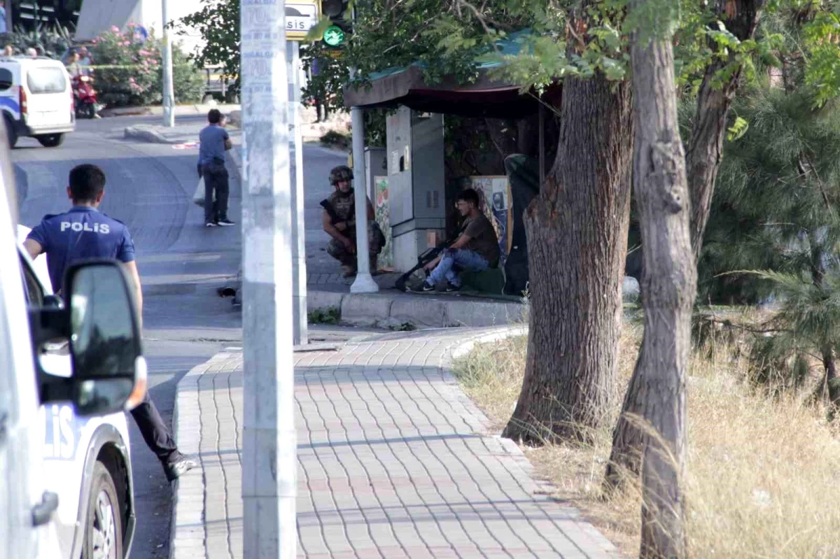 İzmir\'de mahalle bekçisini vuran saldırgan polis tarafından yakalandı