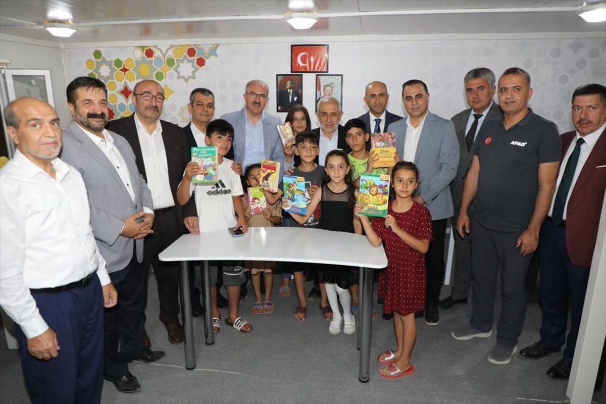 Deprem Bölgelerine 300 Binden Fazla Kitap Ulaştırıldı