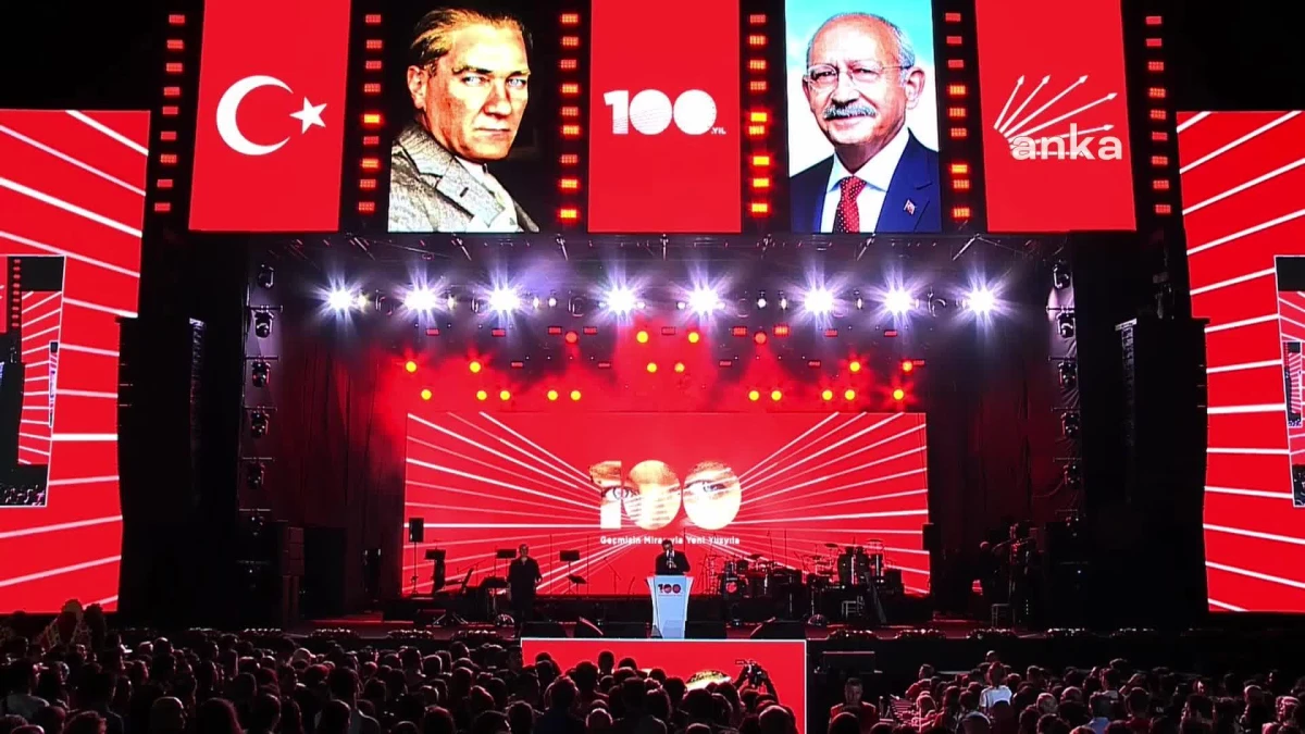 CHP\'nin 100. Yıl Dönümü Etkinliklerinde Eski Genel Başkanlara Plaket Takdim Edildi