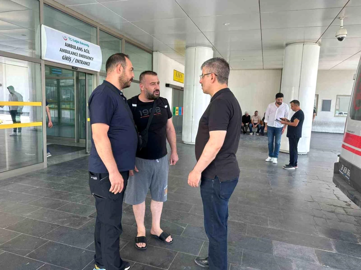 AK Parti Milletvekili Şaban Çopuroğlu Kayseri Şehir Hastanesi\'nde Hasta Yakınlarını Ziyaret Etti