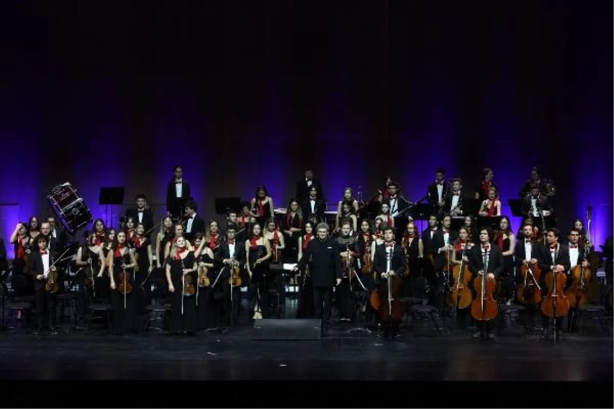 Cumhuriyet\'in 100\'üncü yılı Türkiye Gençlik Filarmoni Orkestrası konseri ile kutlandı