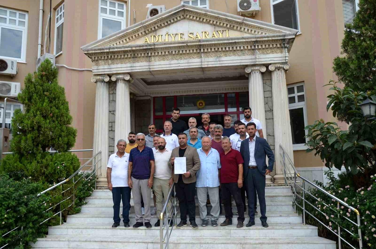 MHP Didim İlçe Başkanı Mustafa Sağdıç ve yeni yönetim kurulu üyeleri mazbatalarını aldı