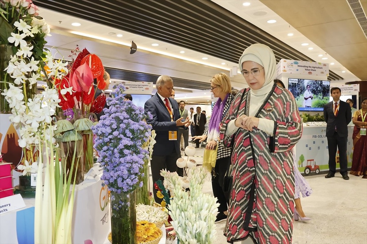 Emine Erdoğan, G20\'ye katılan liderlerin eşleriyle ziyaretlerde bulundu