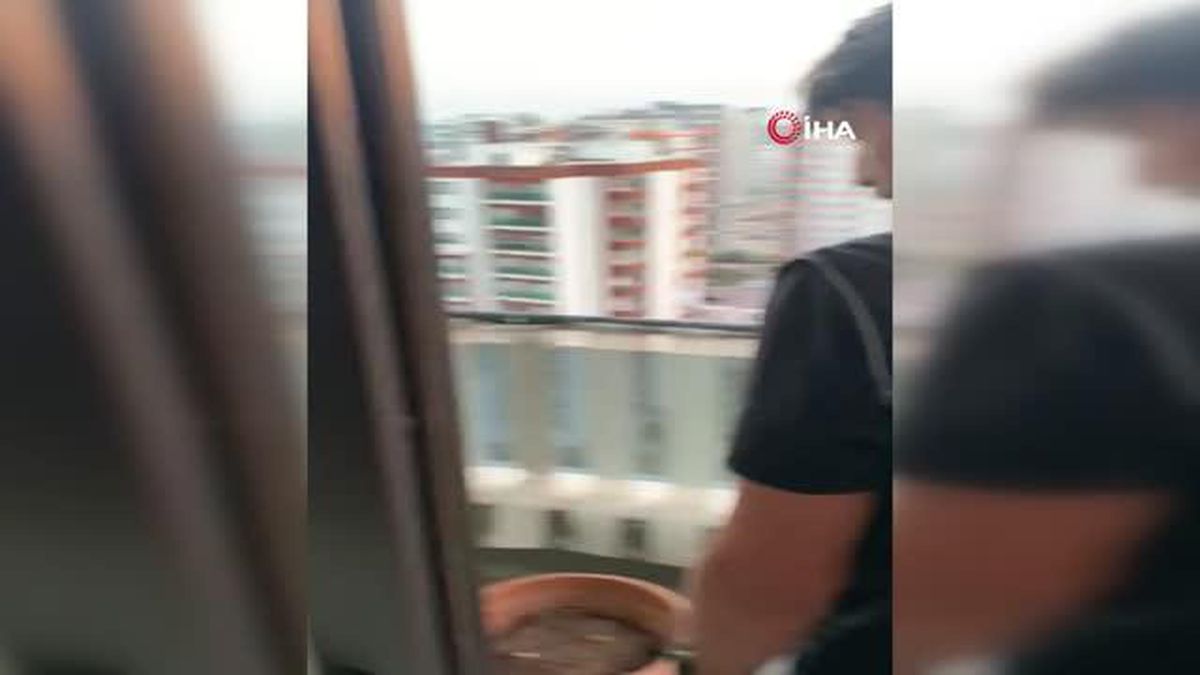 Mersin\'de Balkonda Kenevir Yetiştiren 2 Şahıs Gözaltına Alındı