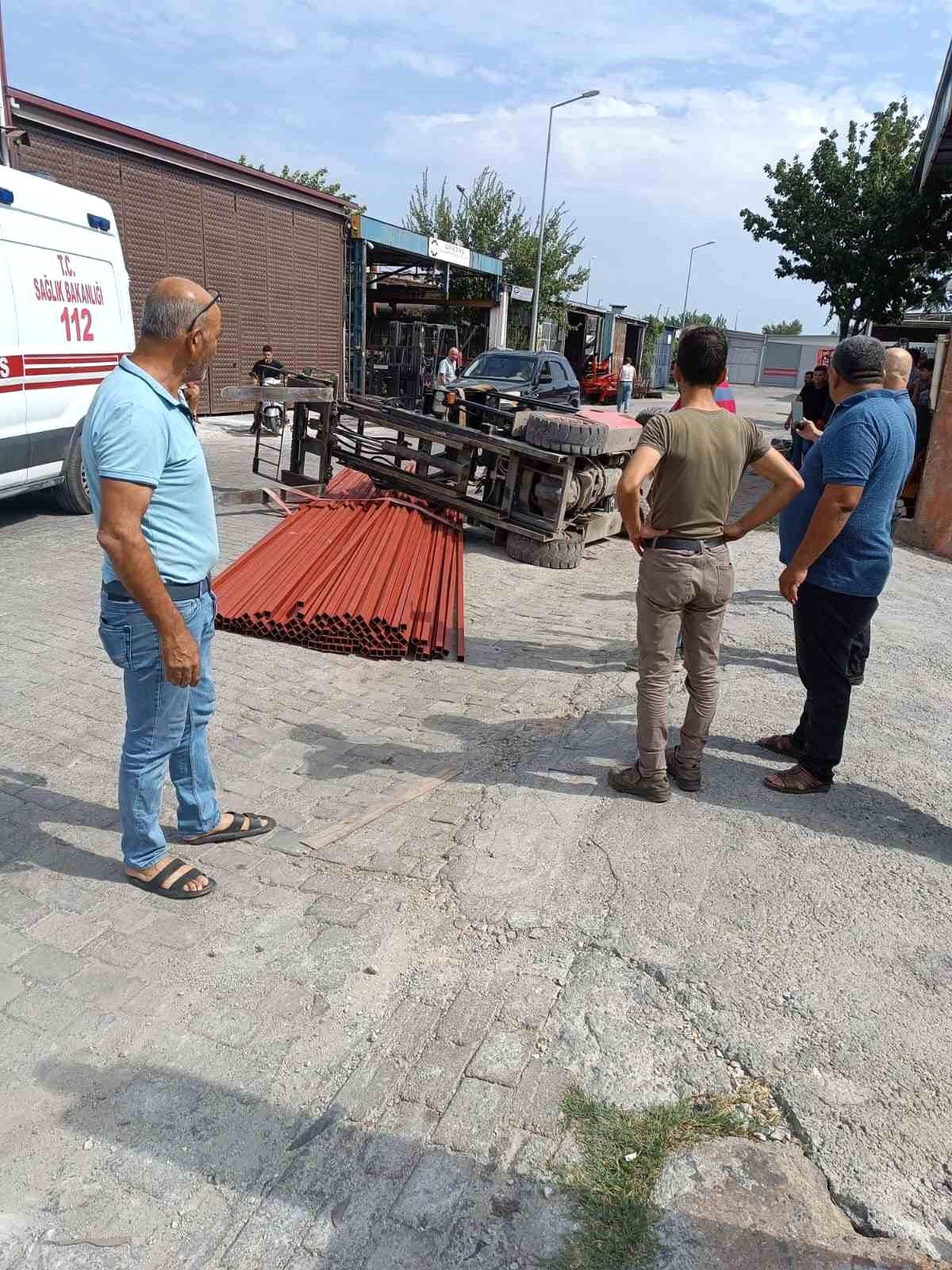 Aydın\'ın Söke ilçesinde forklift kazası: Bir işçi yaralandı