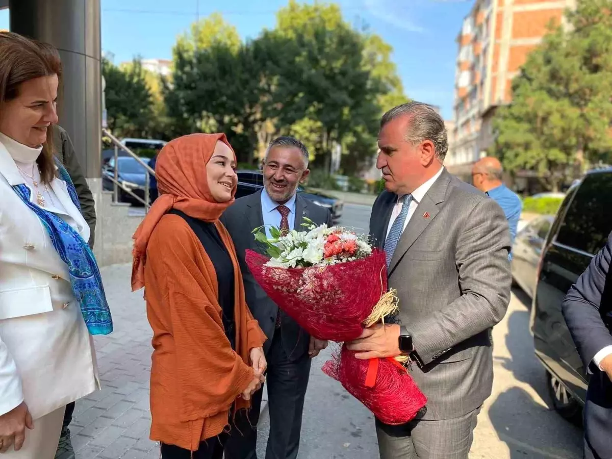 Gençlik ve Spor Bakanı Osman Aşkın Bak, AK Parti\'yi ziyaret etti