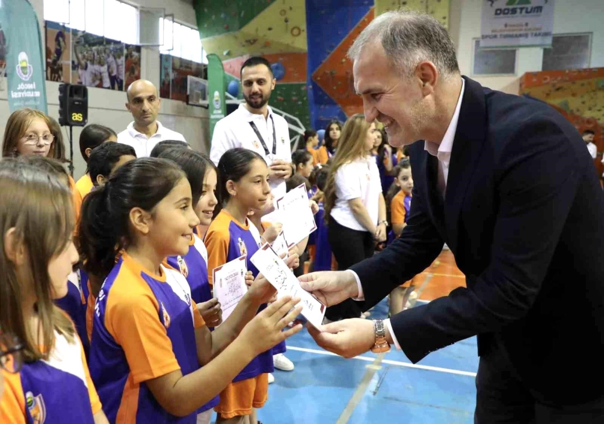 İnegöl Belediyesi Yaz Spor Okulları Sertifikalarını Dağıttı