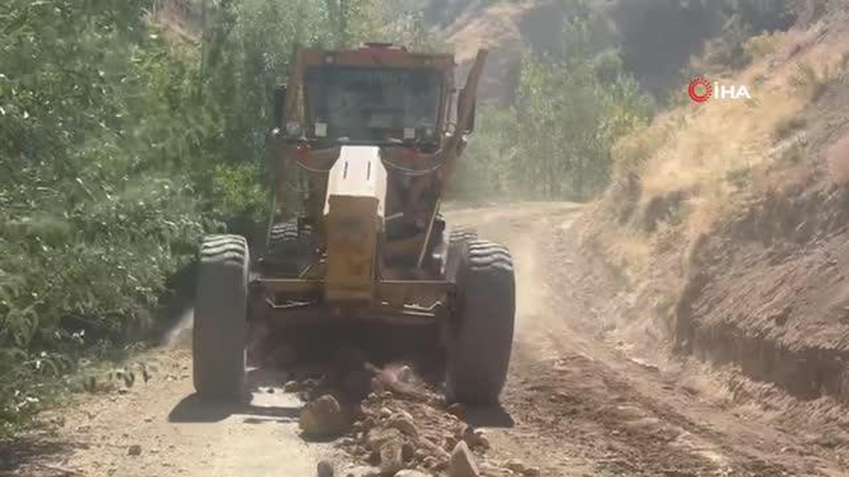 İran\'ın sınırındaki 4 köyde yol genişletme çalışması