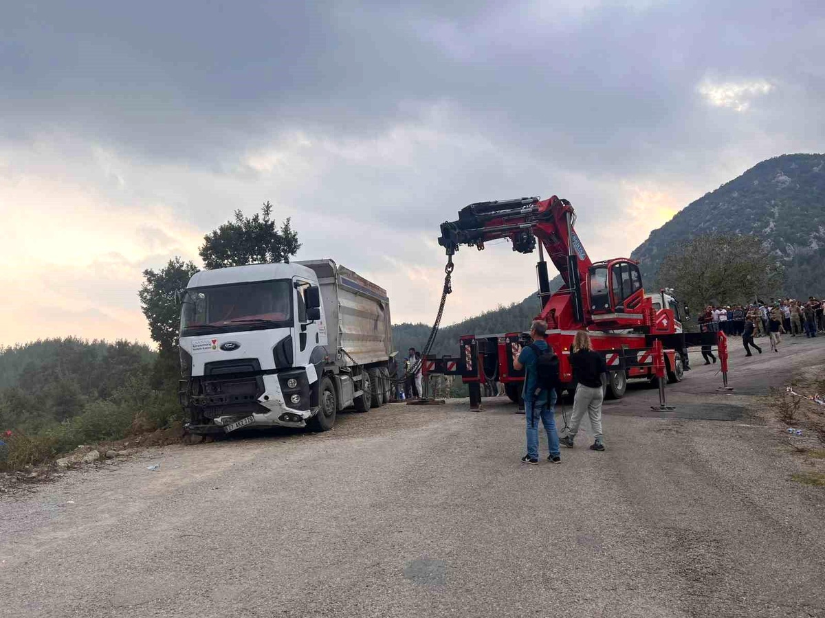 Kamyonun mezarlıkta yaşanan kazada ölü sayısı 6\'ya yükseldi
