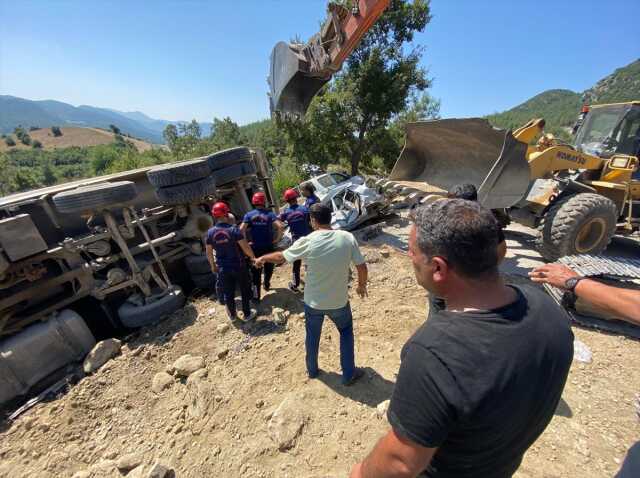 Kahramanmaraş'taki kamyon kazasında hayatını kaybedenlerin sayısı 6'ya yükseldi