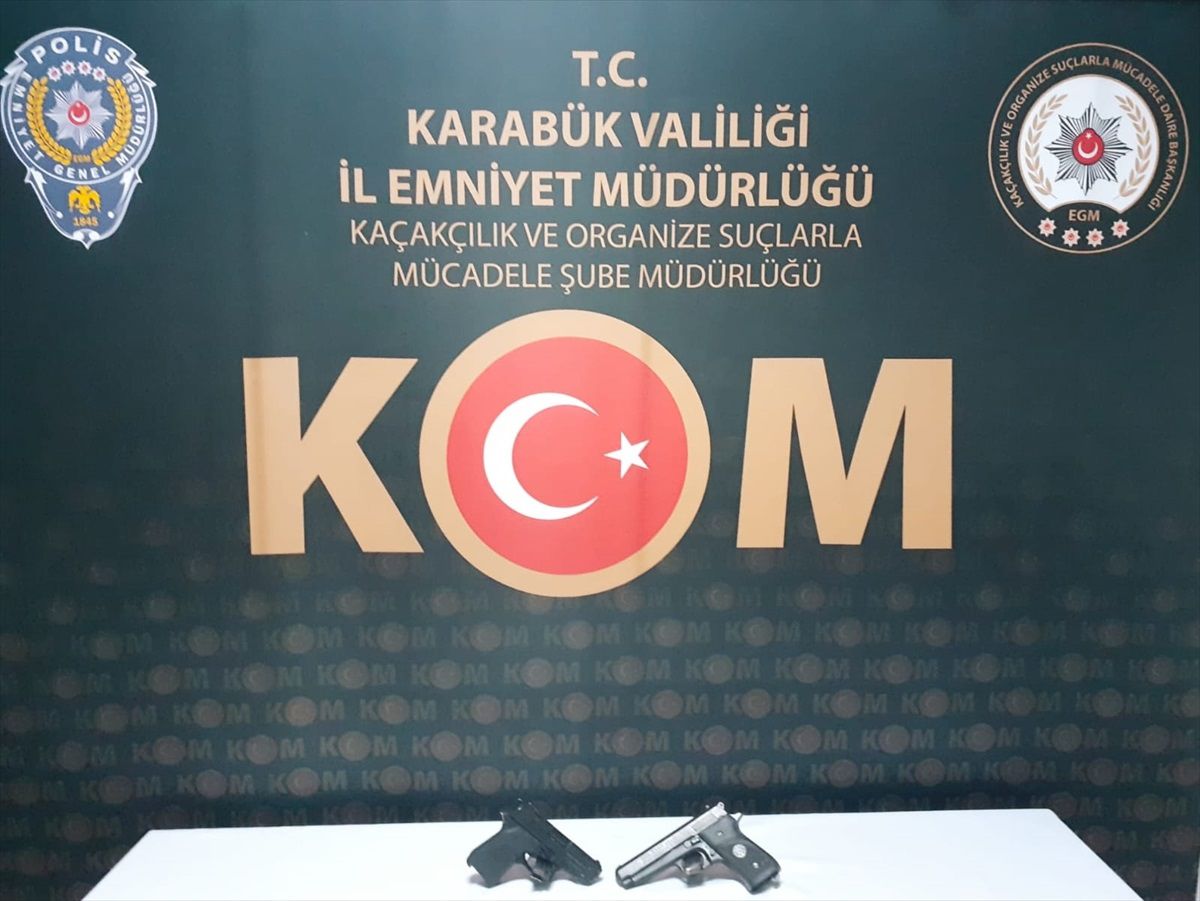 Karabük ve Eflani\'de yapılan operasyonda 31 bin 80 makaron ile 2 adet ruhsatsız silah ele geçirildi