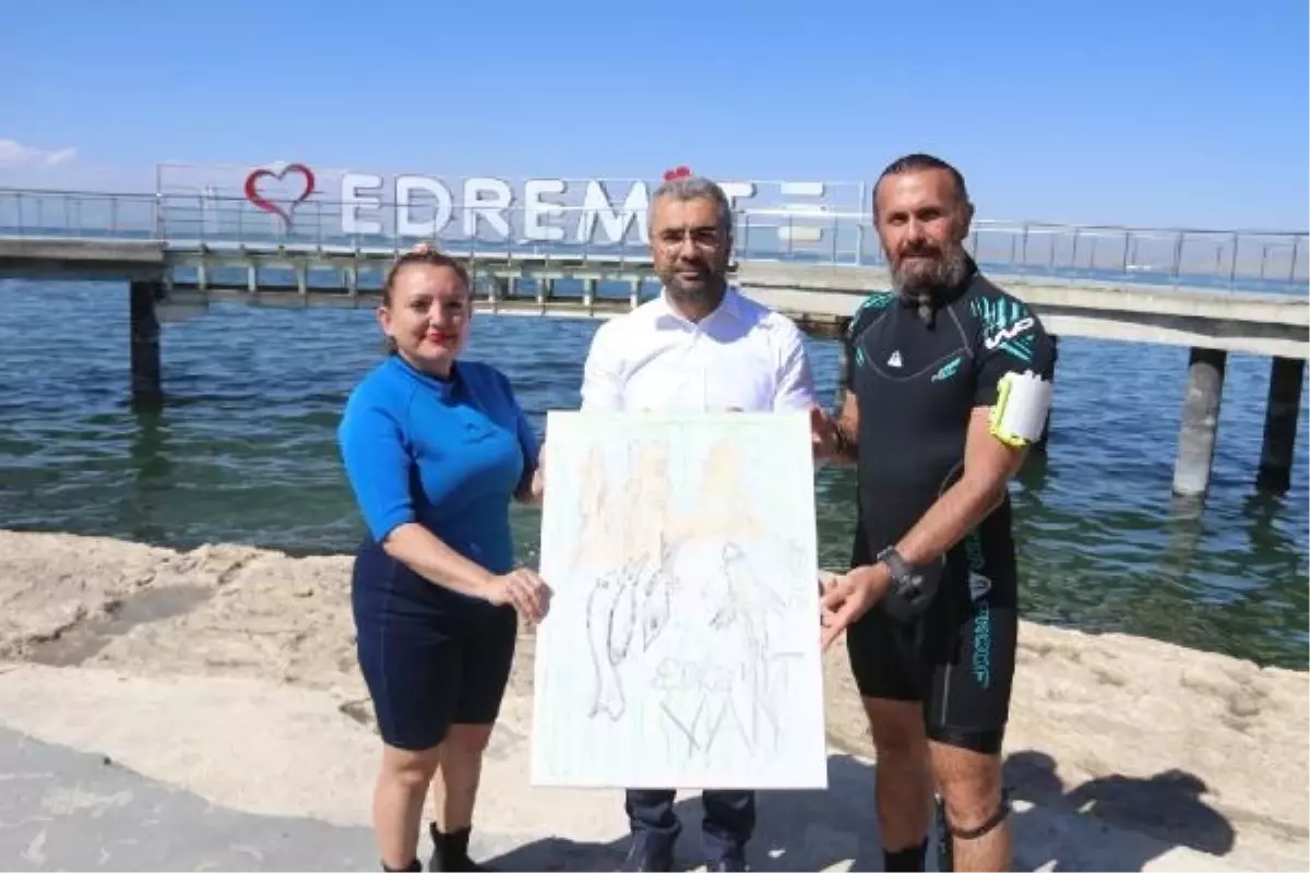 Ressam Çağdaş İlim, Van Gölü\'ne dikkati çekmek amacıyla su altında resim çizdi