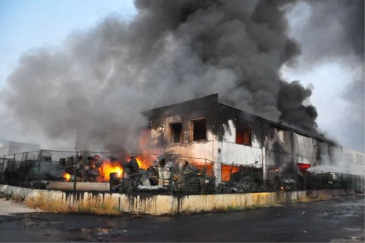 Manisa\'da fabrika yangını
