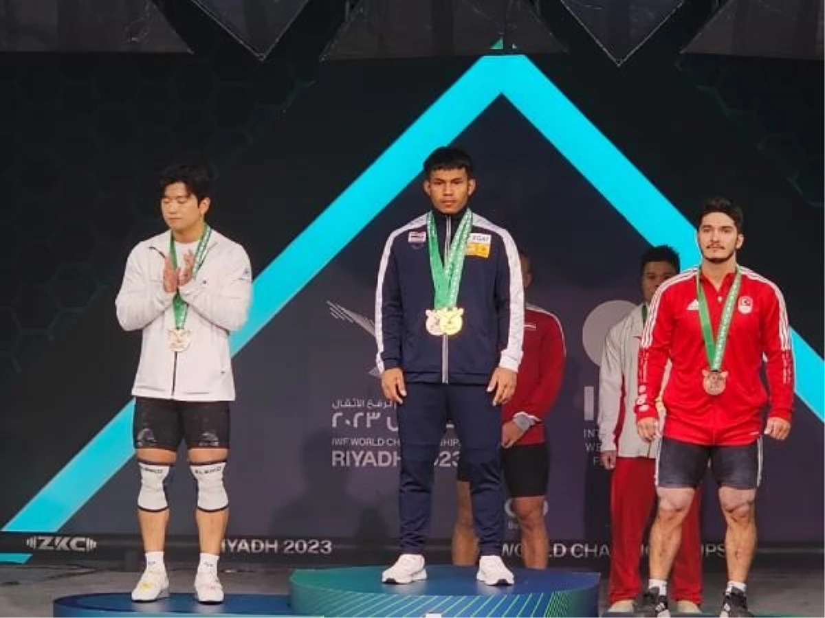 Muhammed Furkan Özbek Dünya Büyükler Halter Şampiyonası\'nda Bronz Madalya Kazandı