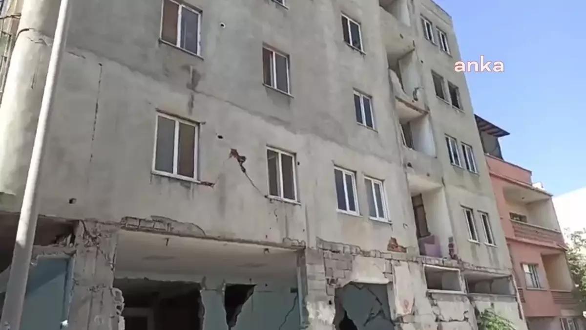 Osmaniye\'deki ağır hasarlı binalar tedirginlik yaratıyor