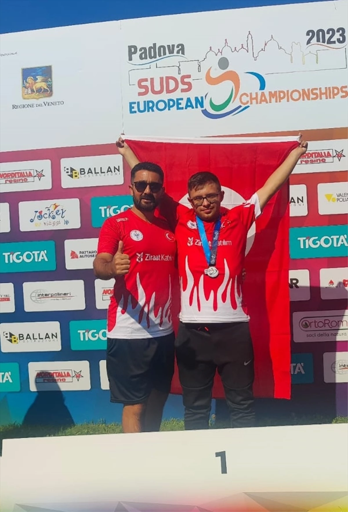 Özel sporcu milli atlet Emirhan Akçakoca\'dan Avrupa Şampiyonası\'nda dünya rekoru