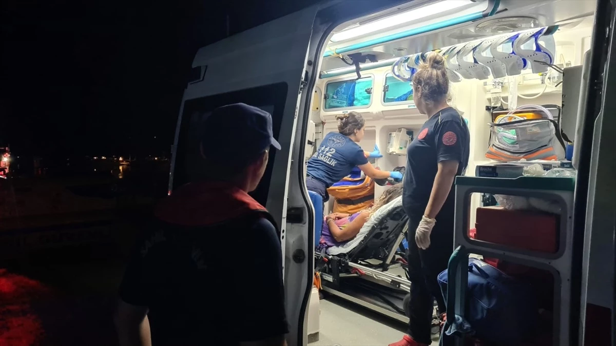 Fethiye\'de gezi teknesinde yaralanan 2 kişi Sahil Güvenlik tarafından tahliye edildi