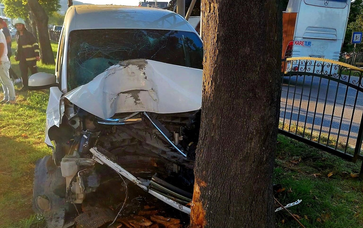 Samsun\'da Hafif Ticari Araç Kazası: 1 Ölü, 1 Yaralı
