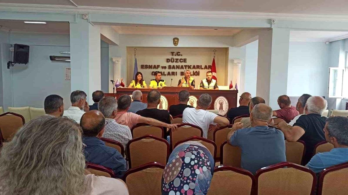 Düzce\'de servis sürücülerine yönetmelik eğitimi verildi