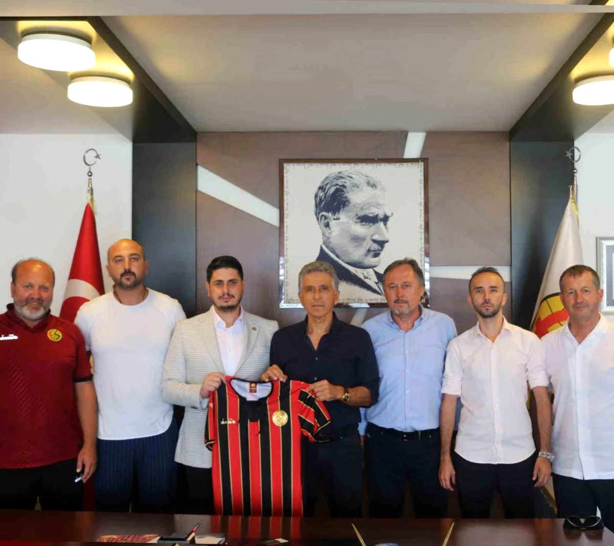 TFF Yöneticileri Eskişehirspor\'u Ziyaret Etti