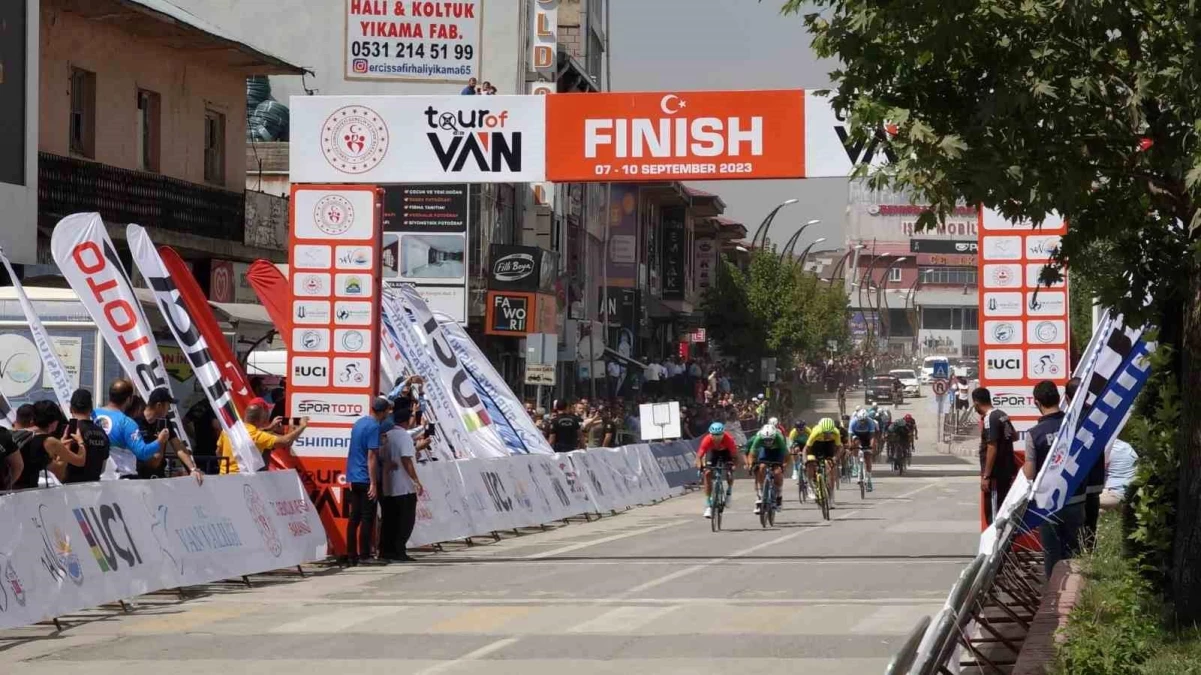 Tour of Van Bisiklet Yarışı\'nın Erciş etabı tamamlandı