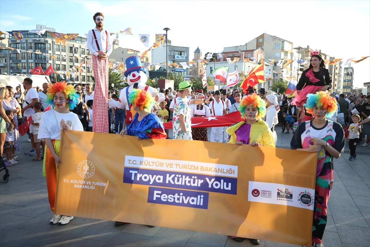 Troya Kültür Yolu Festivali\'nde Kortej Yürüyüşü Düzenlendi