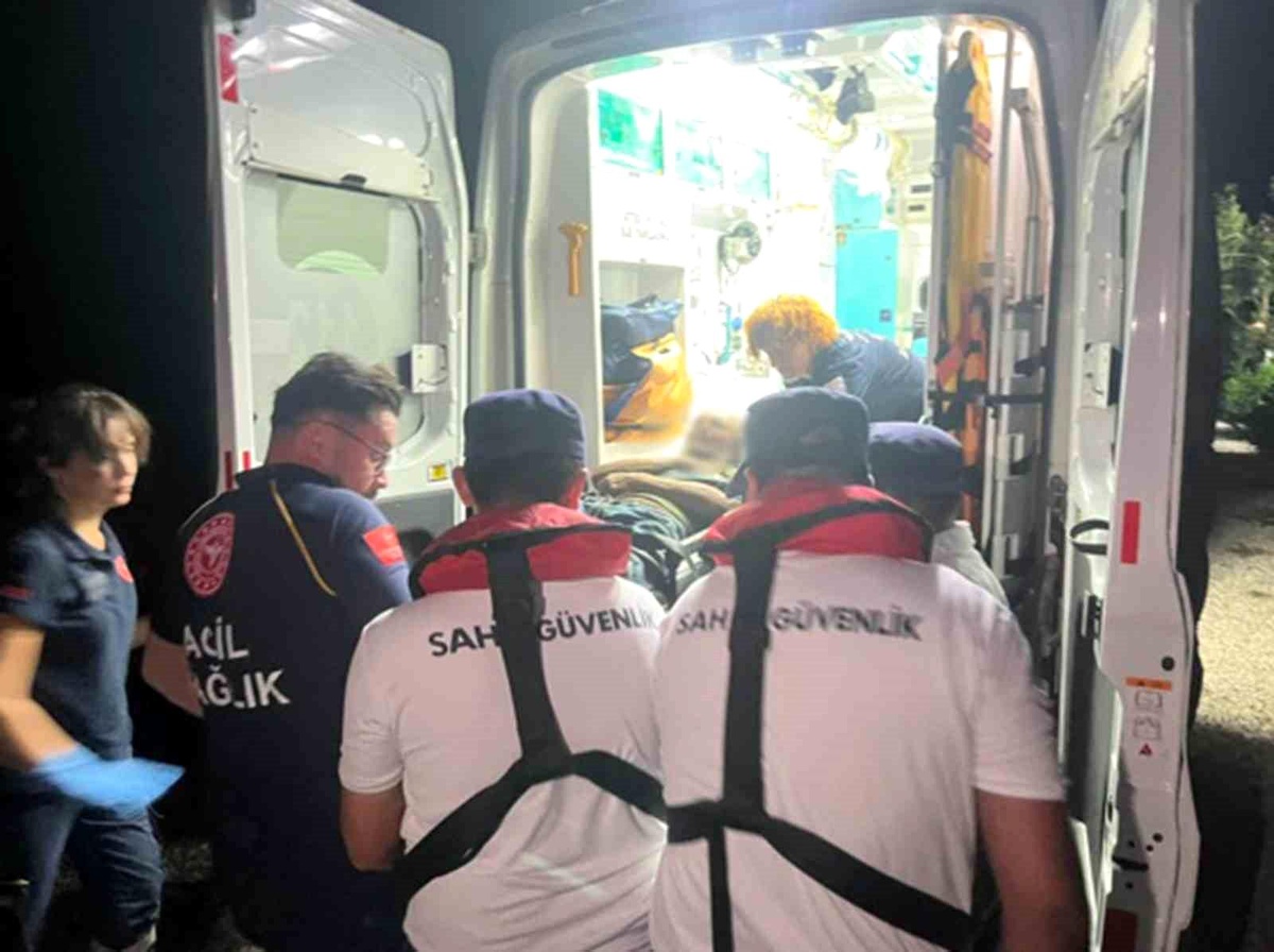 Muğla\'da Yelkenli Teknede Rahatsızlanan Vatandaş Tıbbi Tahliye Edildi