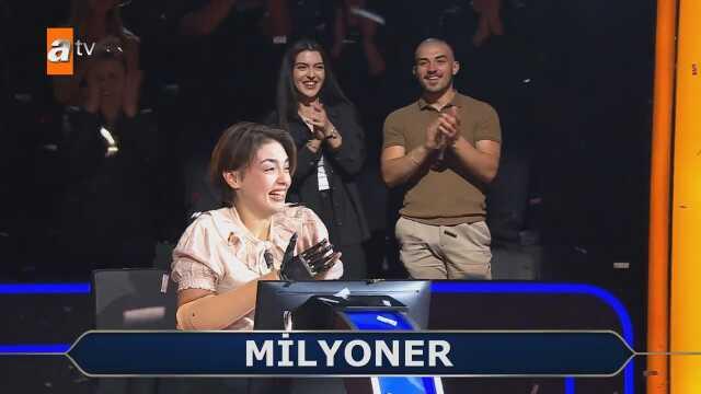 1 milyon liralık soruyu bilen Rabia Birsen Güvercin, büyük ödülün sahibi oldu 1 milyon liralık soruyu bilen Rabia Birsen Güvercin, büyük ödülün sahibi oldu