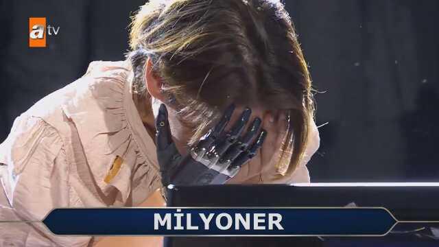 1 milyon liralık soruyu bilen Rabia Birsen Güvercin, büyük ödülün sahibi oldu 1 milyon liralık soruyu bilen Rabia Birsen Güvercin, büyük ödülün sahibi oldu