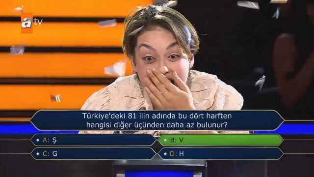 1 milyon liralık soruyu bilen Rabia Birsen Güvercin, büyük ödülün sahibi oldu 1 milyon liralık soruyu bilen Rabia Birsen Güvercin, büyük ödülün sahibi oldu
