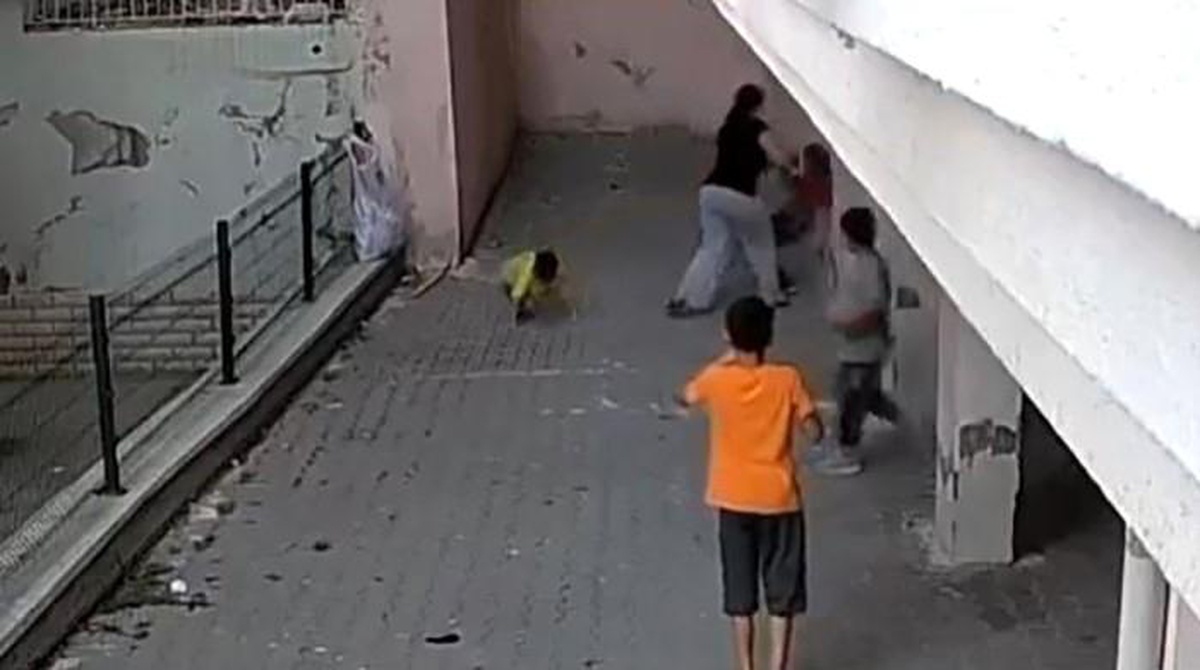 Ankara\'da 8 yaşındaki çocuk komşusu tarafından darp edildi